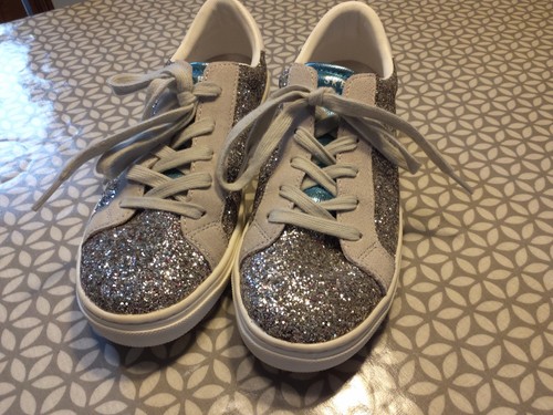 Sparkly pair skechers los - of,