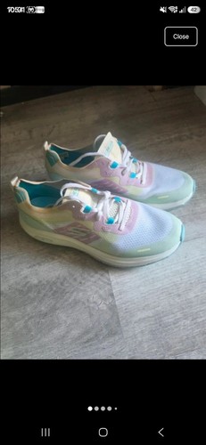 Sketchers trainers