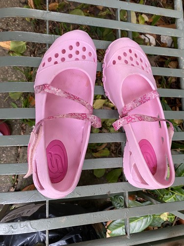 Pink sketchers sandals - size, 5